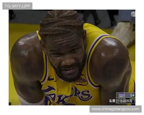 斯玛特机敏断球发动快攻助攻八村塁腾空暴扣点燃全场激情